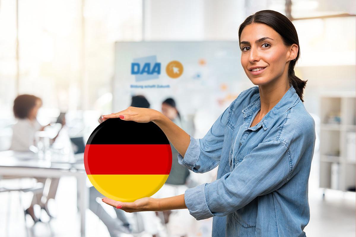 junge Frau lernt Deutsch für kaufmännische Berufe